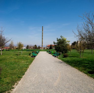 Sütun sonsuz heykel