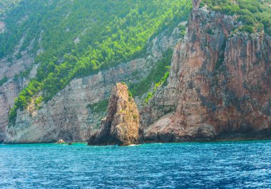 Kayalık kayalıklı Seascape, Yunanistan.