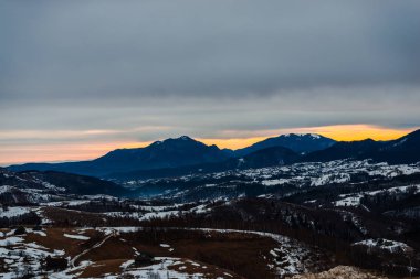 Kış dağ manzarası