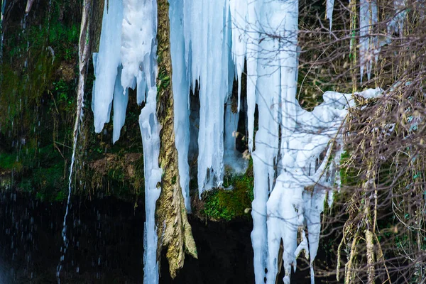 Frusna Vattenfall Vintersäsongen Och Istappar — Stockfoto