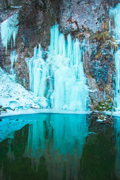 Melting Blue Frozen Waterfall Lake Water — Stock Photo, Image