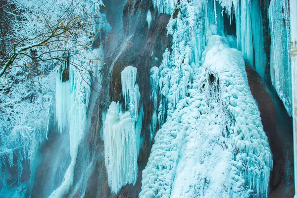 Téli Szezonban Jégcsapok Full Frame Gyönyörű Fagyasztott Vízesés — Stock Fotó