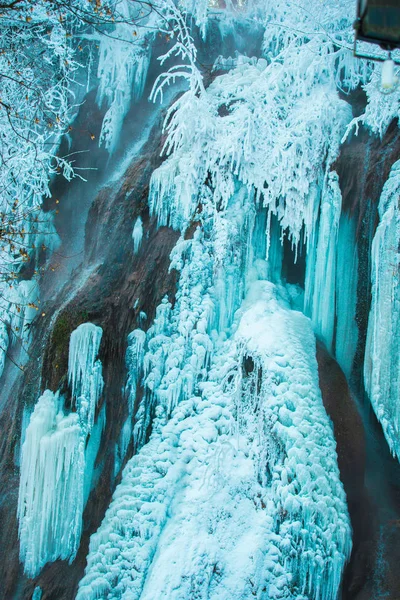 Hermosa Cascada Congelada Temporada Invierno Carámbanos Marco Completo — Foto de Stock