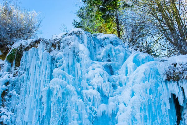 Bela Cachoeira Congelada Temporada Inverno Icicles — Fotografia de Stock