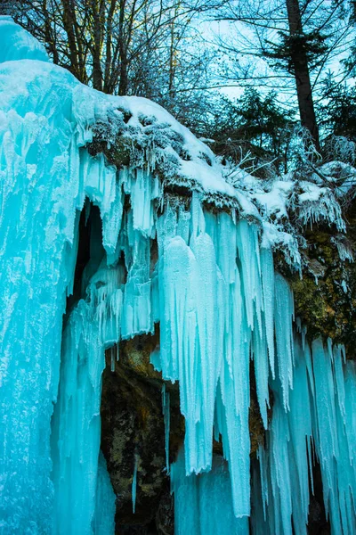 Bela Cachoeira Azul Congelada Temporada Inverno Icicles — Fotografia de Stock