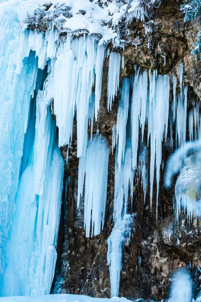 Зимние Ледяные Сосульки Водопада — стоковое фото