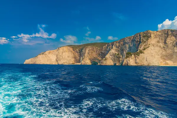 Rocky Shore Och Havet Vatten — Stockfoto