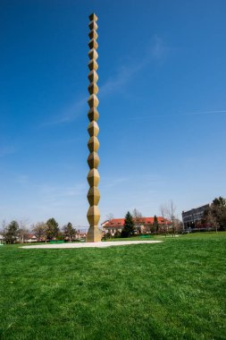 Sütun sonsuz heykel