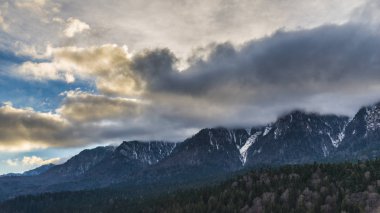 gökyüzü bulutlu Dağları, sefer ve seyahat 