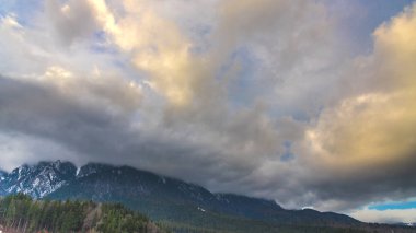 İsviçre dağlar, doğa yolculuk tutkusu bulutlarda