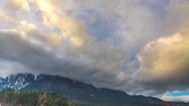 İsviçre dağlar, doğa yolculuk tutkusu bulutlarda