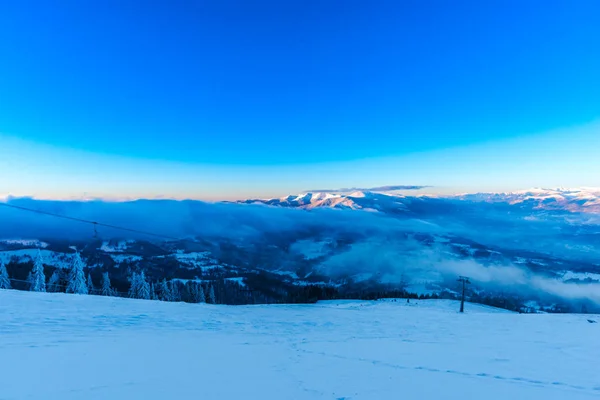 雪山景观的风景如画 — 图库照片