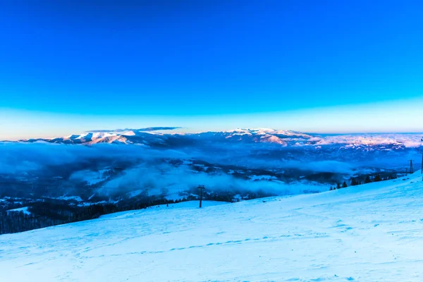 雪山景观的风景如画 — 图库照片