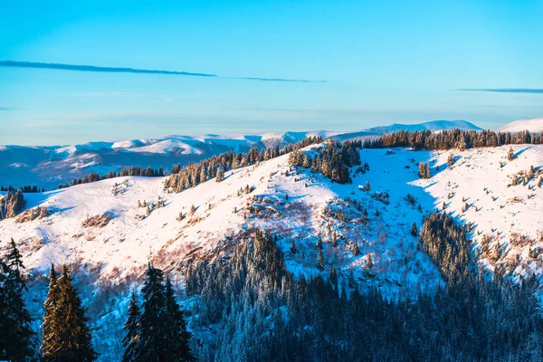Vista Panorâmica Das Montanhas Romenas Inverno — Fotografia de Stock