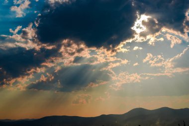 günbatımı gökyüzü ve kırsal manzara 