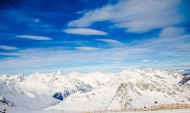 Dağlar zirveler manzara