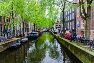 Amsterdam, Hollanda - 21 Nisan 2017: Amsterdam şehir manzarası.