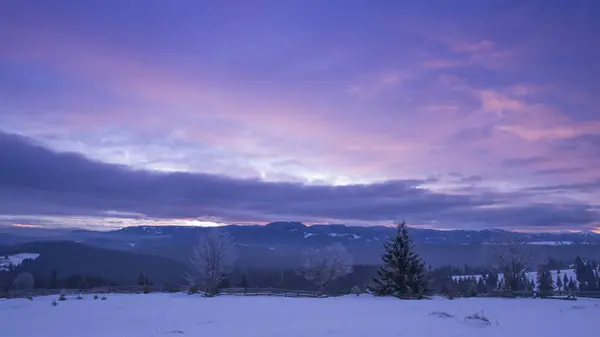 Invierno Las Montañas Violeta Cielo Púrpura Fotografía Naturaleza — Foto de Stock