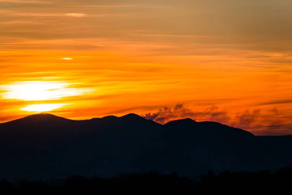 Величественные Закат Небо Солнце Горы Силуэт Горизонте — стоковое фото