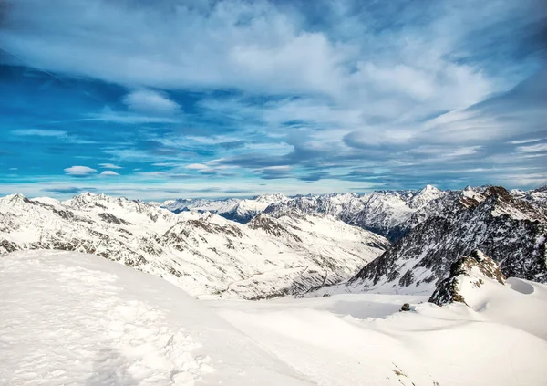 Landschap Van Besneeuwde Winter Bergen — Stockfoto