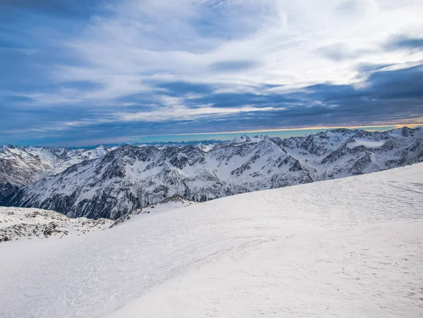 Montañas Cubiertas Nieve Invierno — Foto de Stock