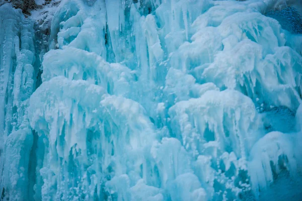 Cerrar Cascada Congelada Temporada Invierno Carámbanos —  Fotos de Stock