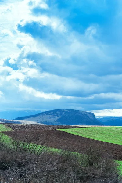 Céu Azul Com Cirro Nuvens Brancas Paisagem Rural Com Colinas — Fotografia de Stock