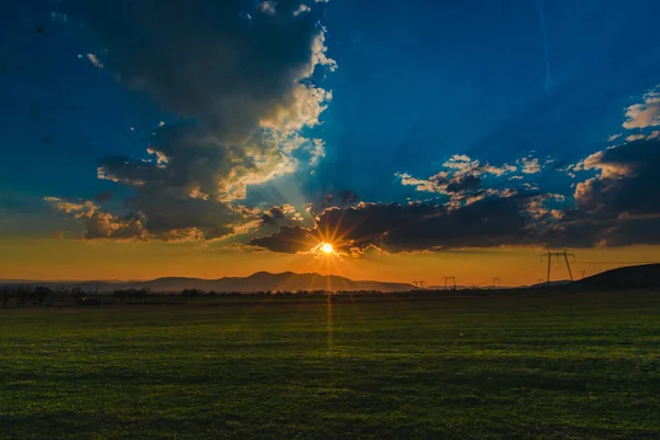 Sunset Sky Clouds Green Field Meadow — Stock Photo, Image