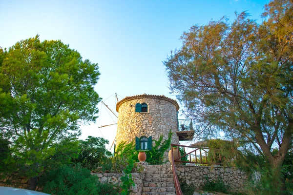 Antiguo Molino Viento Orilla Del Mar Grecia — Foto de Stock