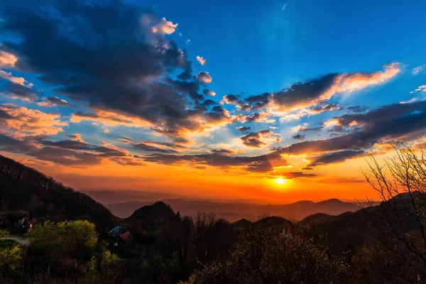 Majestuoso Colorido Atardecer Amanecer Cielo Con Nubes —  Fotos de Stock