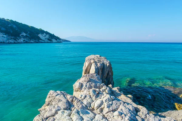 Seascape Türkizkék Földközi Tenger Sziklás Part Görögország — Stock Fotó