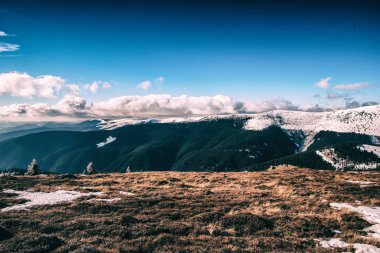 Karlı kış Dağları peyzaj