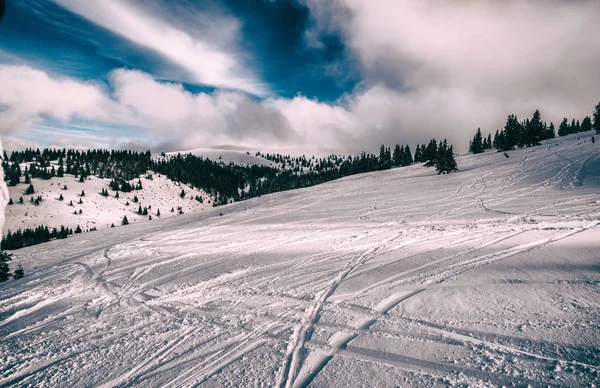 Montagne Innevate Invernali Con Tracce — Foto Stock