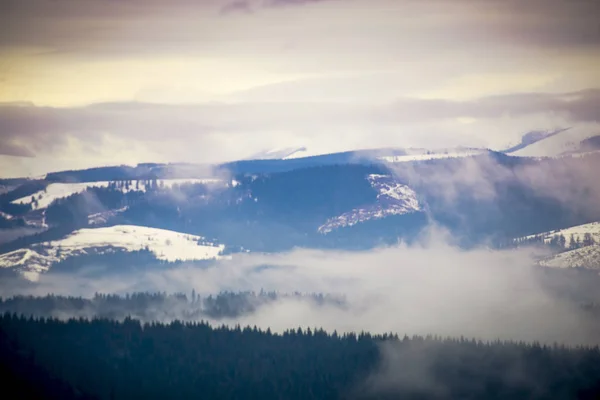 Herrliche Schneebedeckte Berge Winterlandschaft — Stockfoto