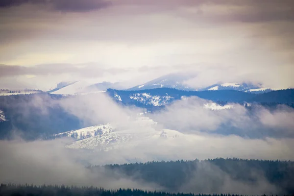 Herrliche Schneebedeckte Berge Winterlandschaft — Stockfoto