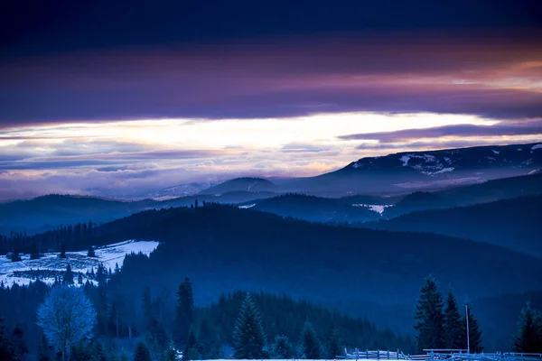 Increíbles Montañas Nevadas Atardecer Paisaje Invernal — Foto de Stock