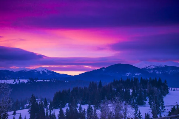 Increíbles Montañas Nevadas Atardecer Paisaje Invernal — Foto de Stock