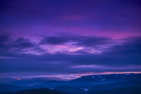 Montanhas Nevadas Incríveis Entardecer Paisagem Inverno — Fotografia de Stock