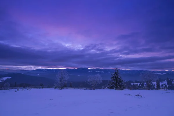 Úžasné Zasněžených Hor Soumraku Zimní Krajina — Stock fotografie