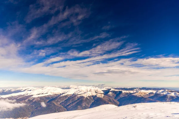 Vista Para Montanhas Nevadas Inverno Paisagem Natural — Fotografia de Stock