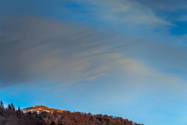 Landschap Van Besneeuwde Winter Bergen — Stockfoto