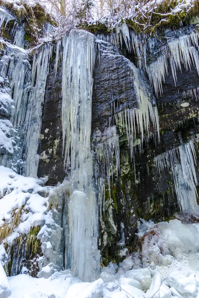 Winter Wald Gefrorener Wasserfall Winter Und Eiszapfen — Stockfoto