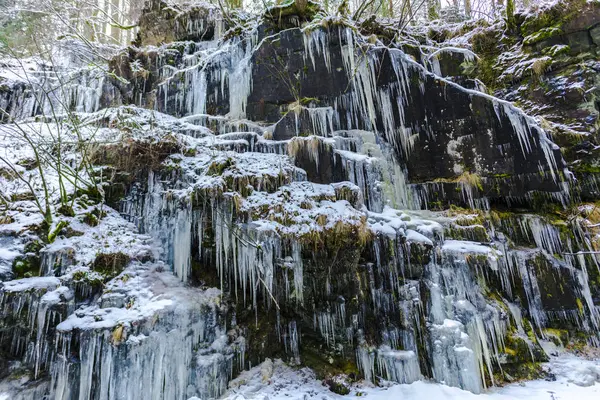 Gefrorener Wasserfall Winter Und Eiszapfen Felsige Landschaft — Stockfoto