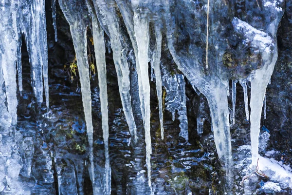 Παγωμένου Καταρράκτη Τον Χειμώνα Και Icicles Κοντινό Πλάνο — Φωτογραφία Αρχείου