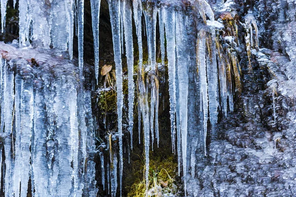 Παγωμένου Καταρράκτη Τον Χειμώνα Και Icicles Κοντινό Πλάνο — Φωτογραφία Αρχείου