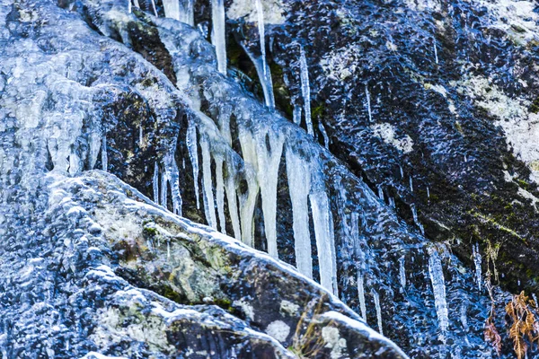 Cachoeira Congelada Temporada Inverno Ciclones Close — Fotografia de Stock