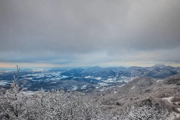 Montagne Innevate Paesaggio Invernale — Foto Stock
