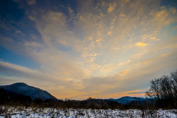 Montañas Nevadas Antes Del Atardecer Paisaje Invernal — Foto de Stock