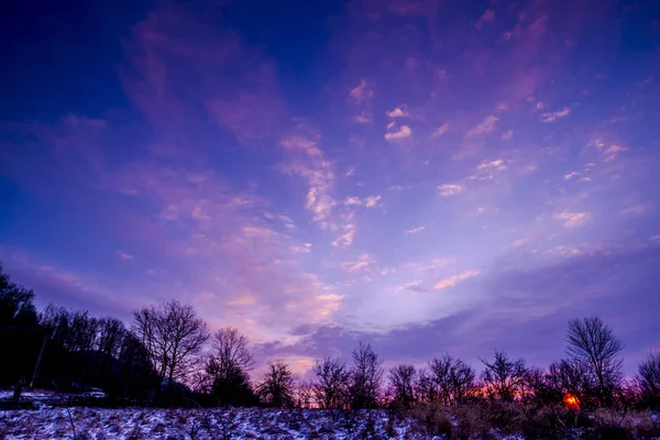 Incredibili Montagne Innevate Crepuscolo Paesaggio Invernale Viola — Foto Stock