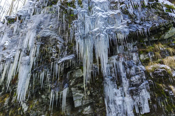 Kış Sezonu Buz Sarkıtları Donmuş Şelale — Stok fotoğraf